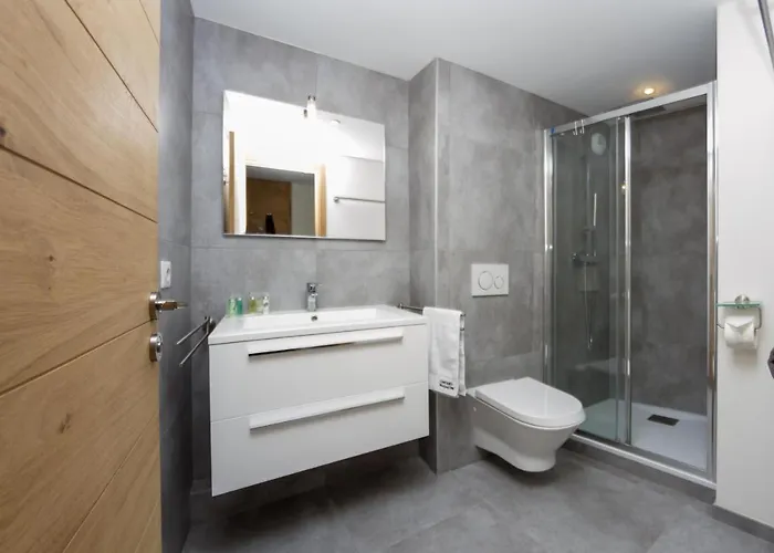 La Cordee 412 - Year *