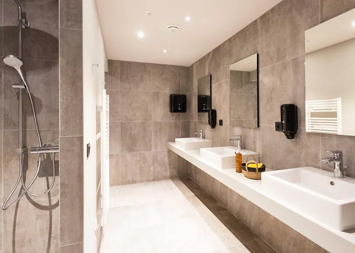 La Cordee 412 - Year